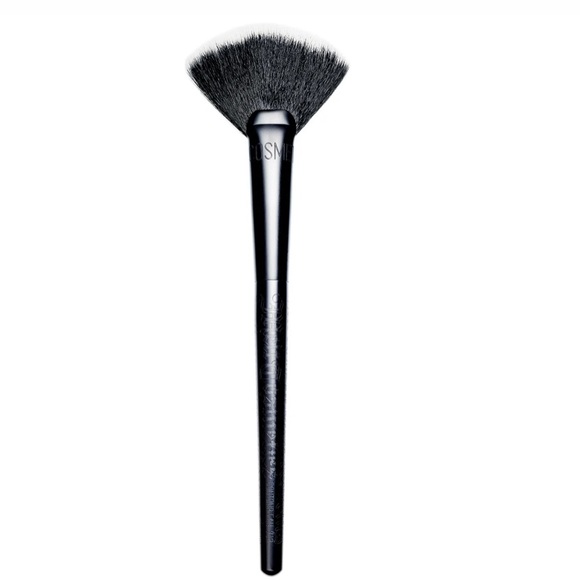 Melt Cosmetics Other - Melt cosmetics 713 CONTOUR FAN BRUSH